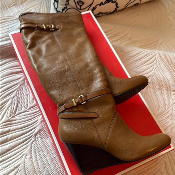 Elegant Tan Leather Wedge Boots - Picture 1 of 5